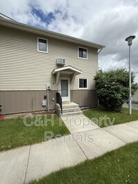 Building Photo - 3285 Canyon Dr