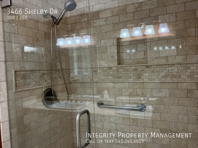 Building Photo - 3466 Shelby Dr