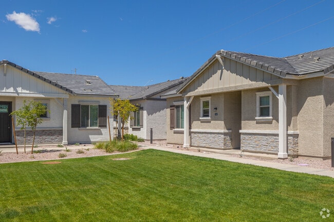 Building Photo - Yardly Paradisi CTC