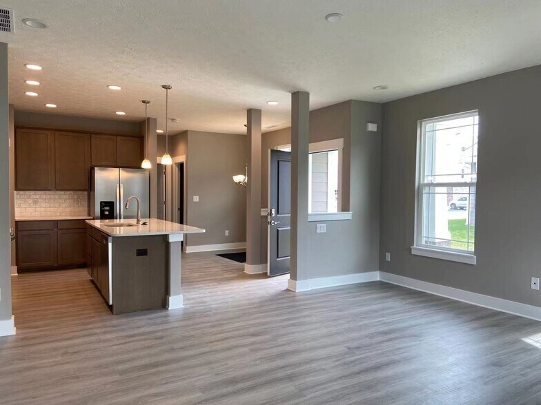 Building Photo - 8315 Glacier Ridge Dr