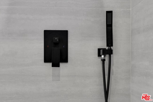 Building Photo - 10630 Wilkins Ave