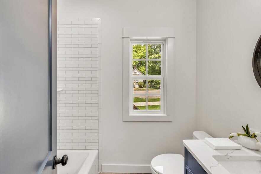 Building Photo - 4115 4th Ave S