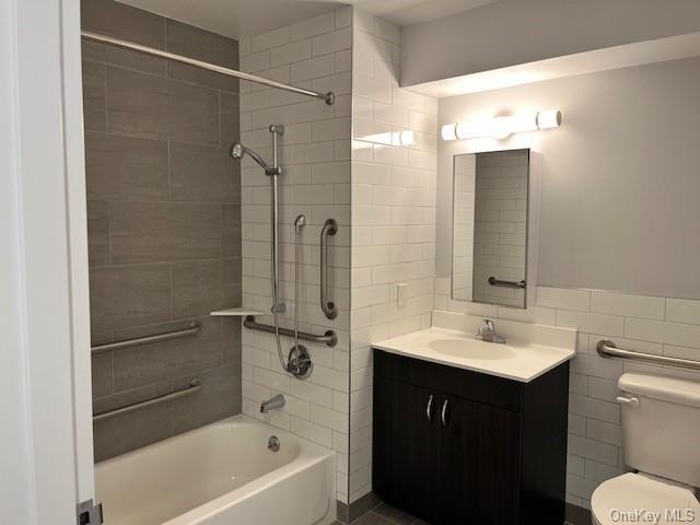 Building Photo - 1 Fairway Cir