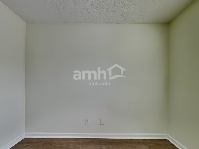 Building Photo - 300 Aspen Arbor