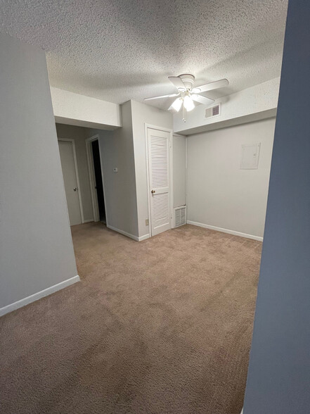 Dining Room - Carson Crest Apartments