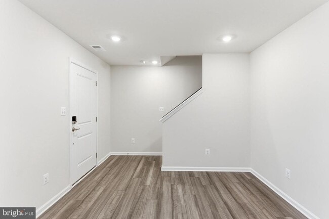 Building Photo - 410 18th Ave