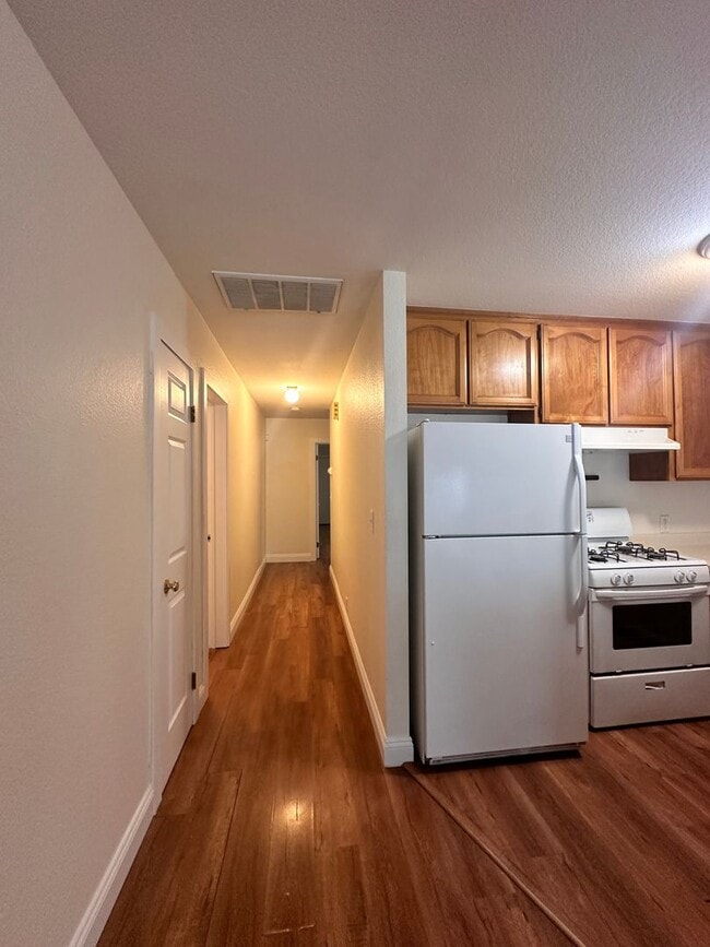 Building Photo - 1219 E St