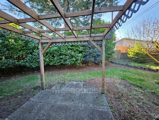 Building Photo - 11870 SW Park Way