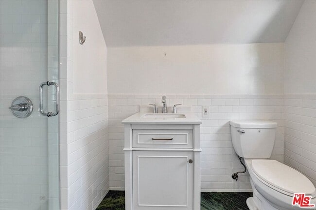 Building Photo - 165 N Las Palmas Ave