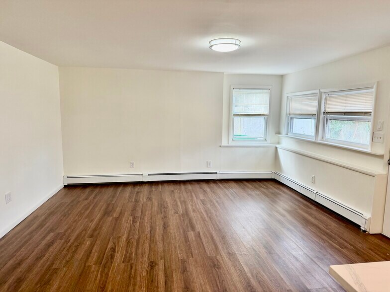 Building Photo - 59 Longdale Rd