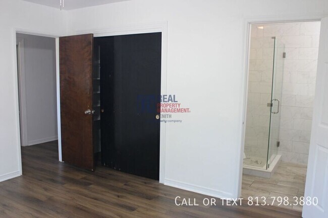 Building Photo - 621 Sunset Dr