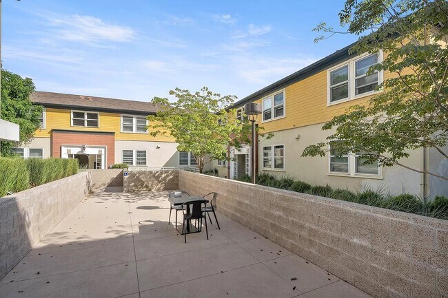 Building Photo - 5845 Interceptor St