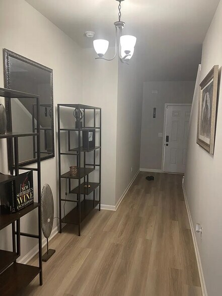 Building Photo - Room in House on Stovall Pl