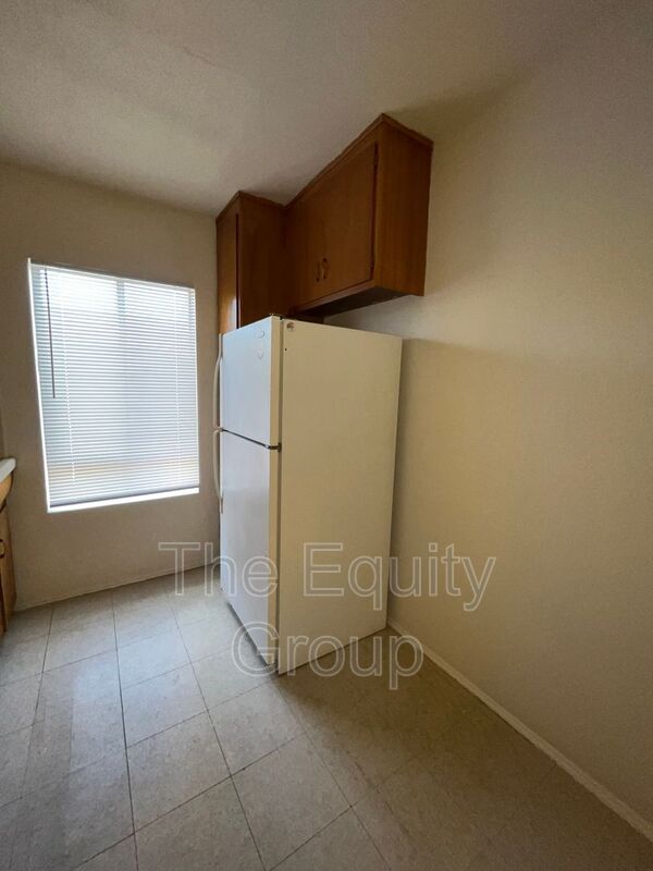 Building Photo - 570 S Richmond Ave