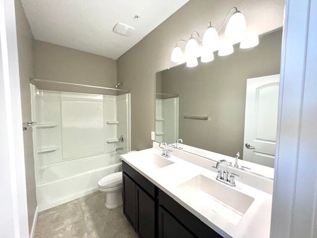 full bath on the 3rd floor - 1255 N Arizona Ave