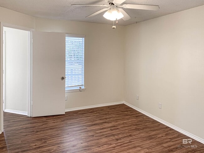 Building Photo - 5608 Cottage Hill Rd