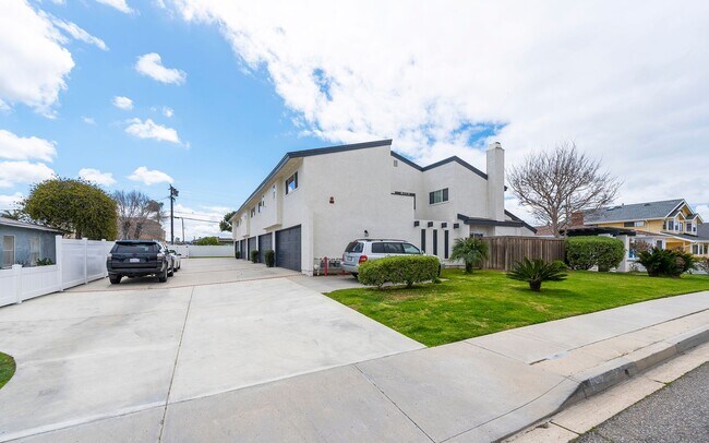 Building Photo - Beautiful Redondo Beach Condominium Rental!