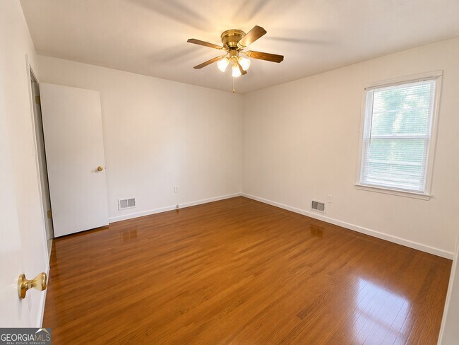 Building Photo - 3543 Meadowview Ct