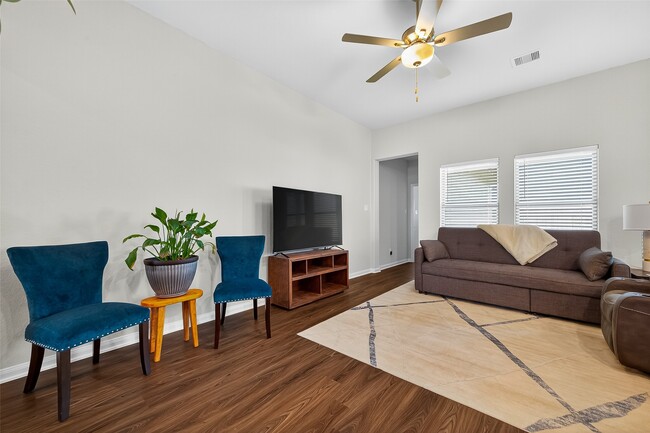 Building Photo - 8102 Coral Dr