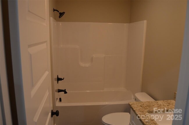 Building Photo - 620 W Bell St