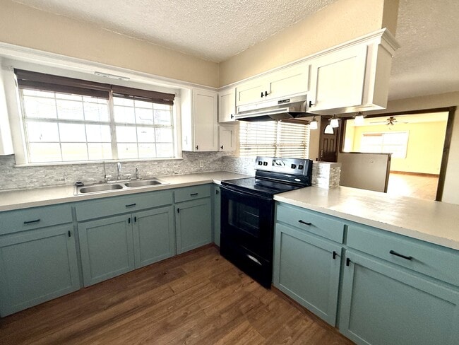 Building Photo - 1654 Ponderosa Rd