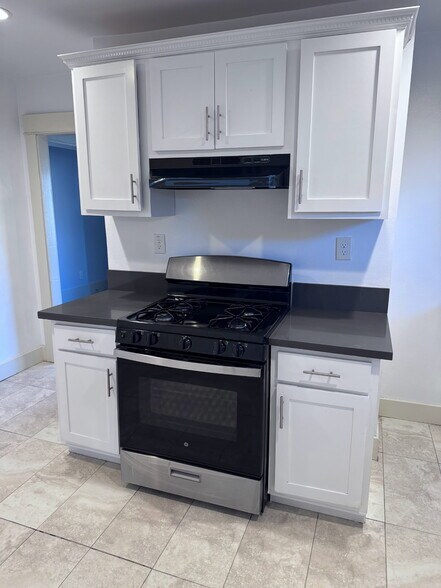 Building Photo - 174 W 43rd St