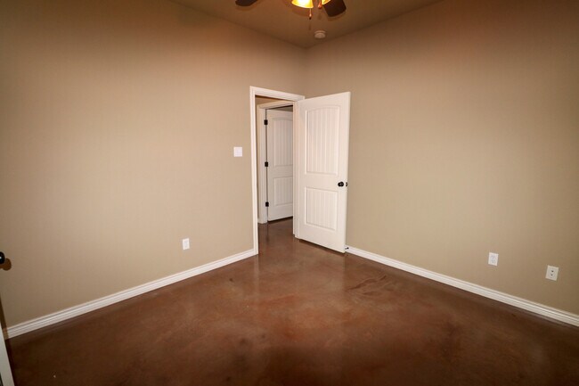 Building Photo - 3125 Silver Saddle Dr