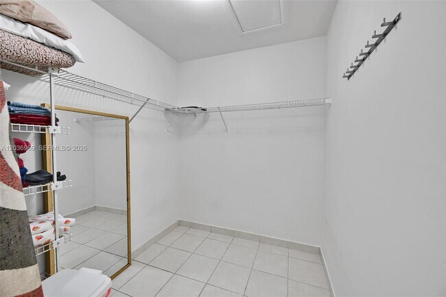 Building Photo - 16711 Collins Ave