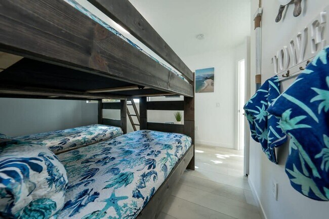 Building Photo - 3901 Ocean Front Walk