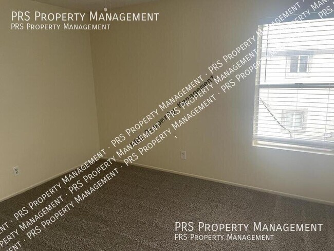 Building Photo - 465 W Ivyglen St