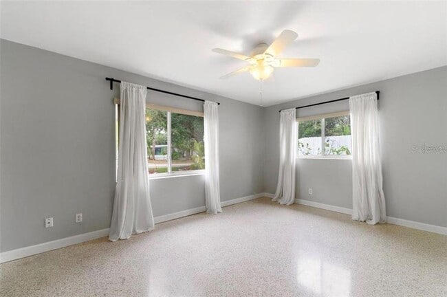 Building Photo - 2528 Boca Ciega Dr N