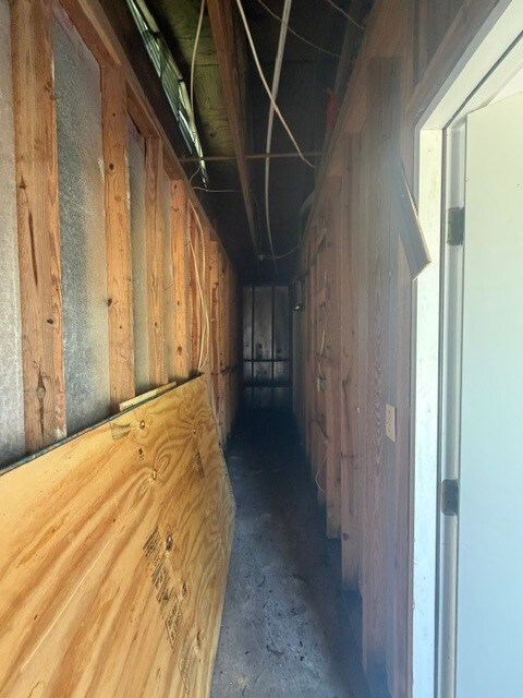 Building Photo - 202 Adams Dr