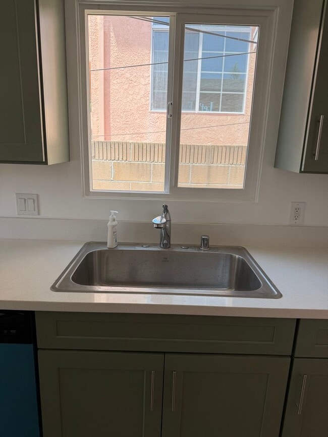 Building Photo - S. LAWNDALE NEWLY REMODELED 1 BDRM HOUSE FOR LEASE!