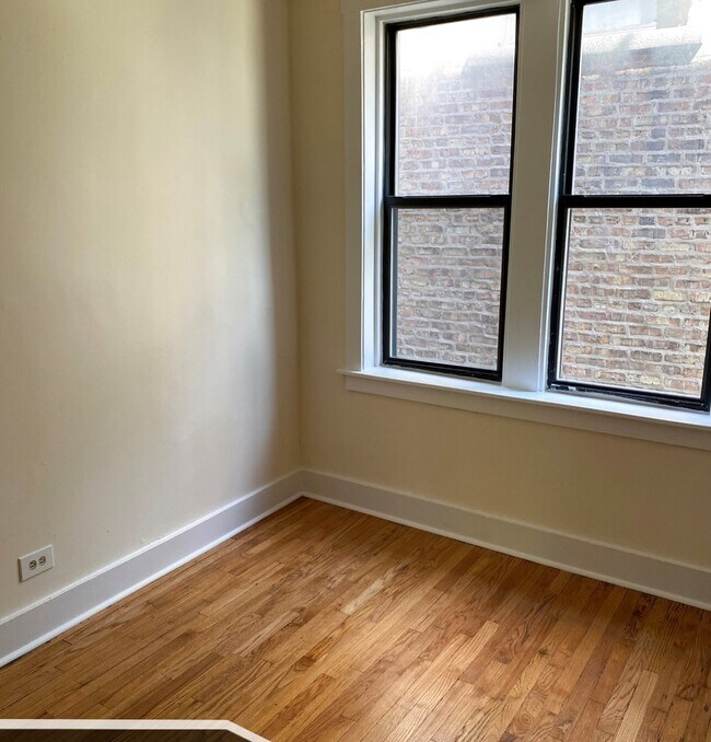 Building Photo - 1540 N Kedzie Ave