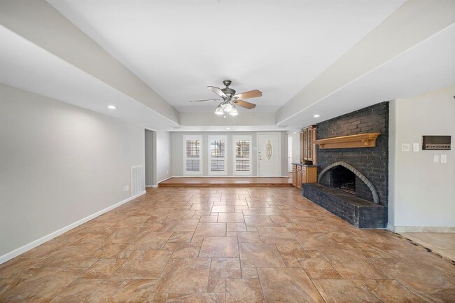 Building Photo - 7710 Antoine Dr