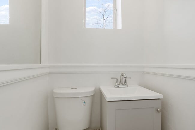 Building Photo - Historic 3 bedroom townhome with recent upgrades.