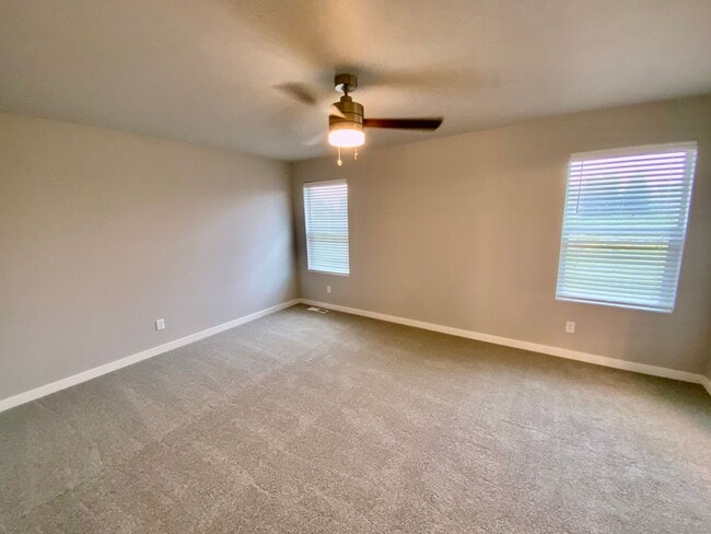 Building Photo - 914 Burwood St SE