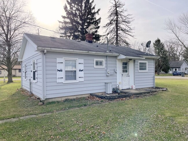Building Photo - Nice 2-Bedroom Home Available in Quiet Neighborhood in Northwest Goshen