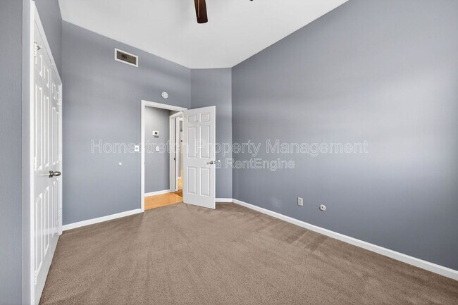 Building Photo - 322 N Boyle Ave