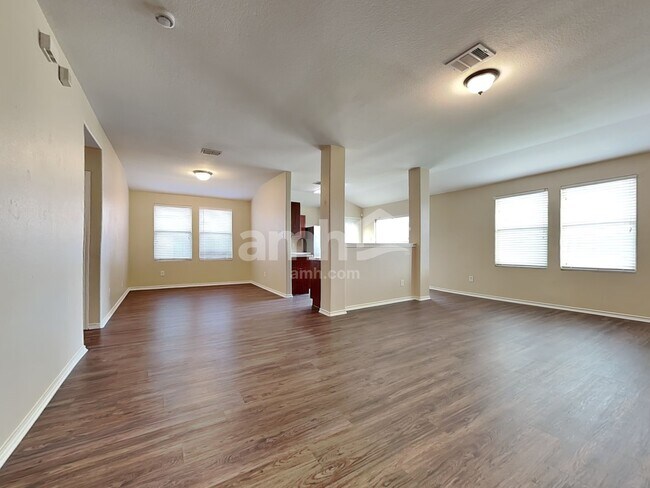 Building Photo - 106 Robin Ln