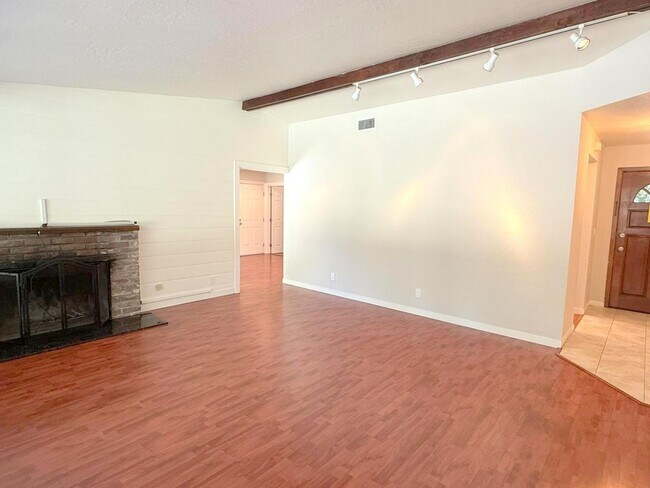Building Photo - Sprawling Westside Walnut Creek Ranch Home...