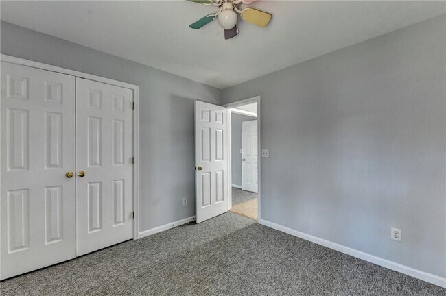 Building Photo - 2835 Crestmont Ct