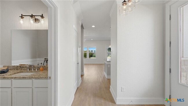 Building Photo - 223 Sapphire Dr