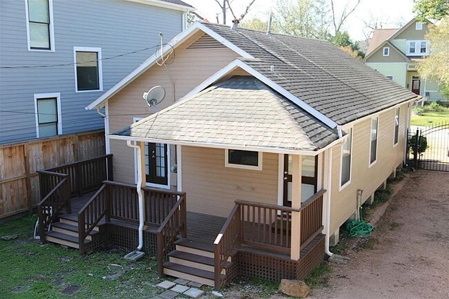 Building Photo - 1220 Ashland St