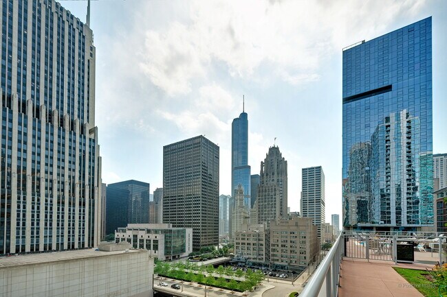 Building Photo - 240 E Illinois St