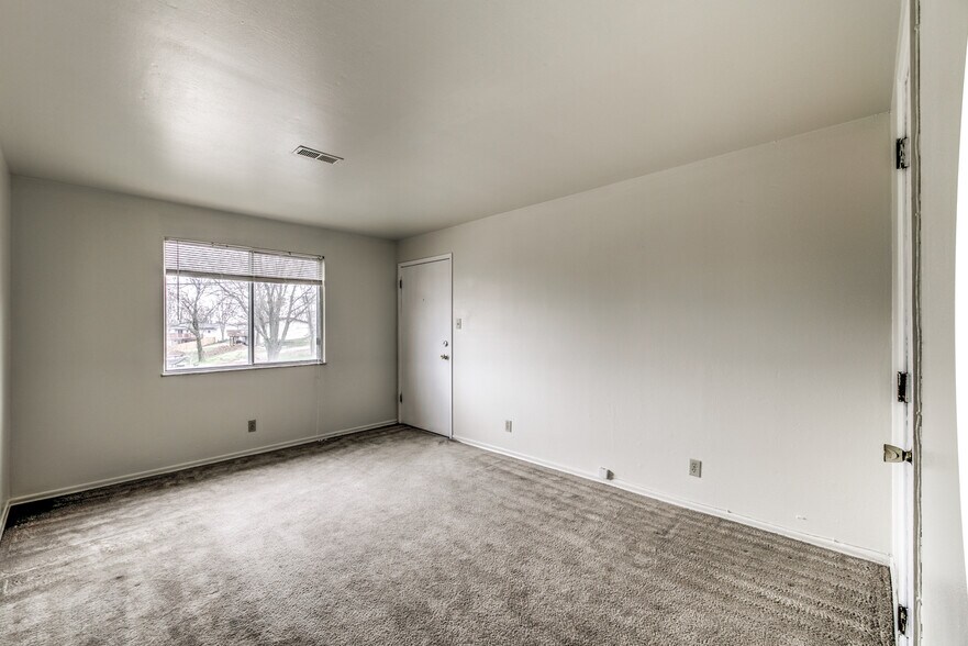 Living room layout - 22 E Rock Creek Mnr