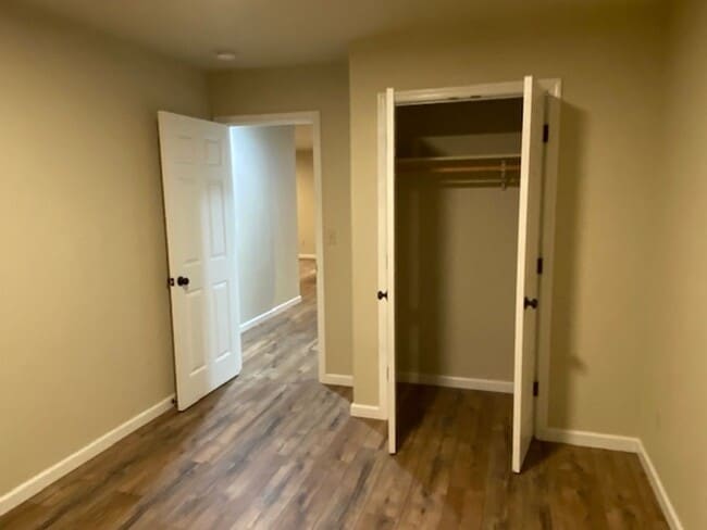 Building Photo - Simply gorgeous 3/2 with 2 car garage, dog...