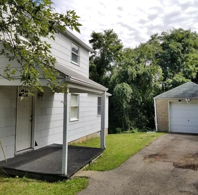 Building Photo - Charming 3BR House in Clairton