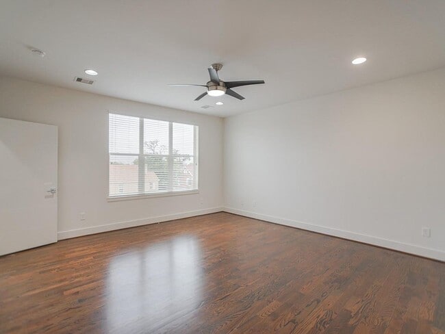 Building Photo - 2004 Rosedale St