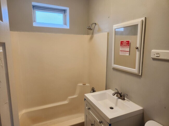 Building Photo - 1250 S Karlov - 2 Bed